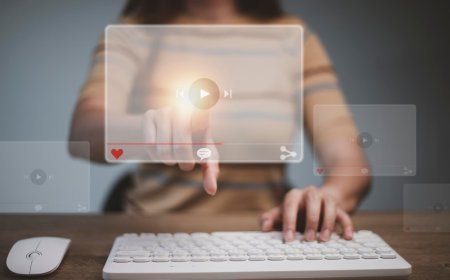 การใช้ AI ChatGPT Prompts สร้างสคริปต์วิดีโอโฆษณาที่เน้นความเปลี่ยนแปลงของ ผลิตภัณฑ์/บริการ ในระหว่างปีและผลกระทบต่อลูกค้า