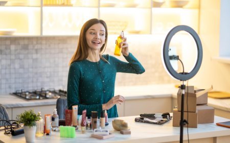 การใช้ AI ChatGPT Prompts สร้างสคริปต์โฆษณาวิดีโอที่โดดเด่น: เทคนิคเขียนสคริปต์ในการสร้างคุณค่าและจุดขายที่เฉพาะเจาะจงในตลาดแข่งขัน