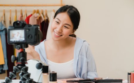 เขียนคำสั่ง AI ChatGPT Prompts สร้างสคริปต์วิดีโอพิสูจน์ความพึงพอใจ: ซีรีส์ลูกค้าเล่าเรื่องความสำเร็จที่ไม่เหมือนใคร