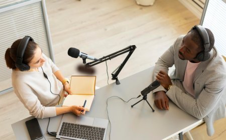 แนวทางการเขียน AI ChatGPT Prompts สร้างคำถามสัมภาษณ์ Podcast: ประสบการณ์ความสำเร็จของลูกค้ากับผลิตภัณฑ์ของเรา