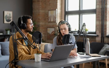 ตัวอย่าง AI ChatGPT Prompts กลยุทธ์สร้าง Podcast: สัมภาษณ์ผู้เชี่ยวชาญและนักข่าวอุตสาหกรรม