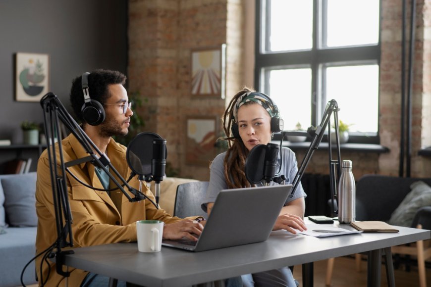 ตัวอย่าง AI ChatGPT Prompts กลยุทธ์สร้าง Podcast: สัมภาษณ์ผู้เชี่ยวชาญและนักข่าวอุตสาหกรรม