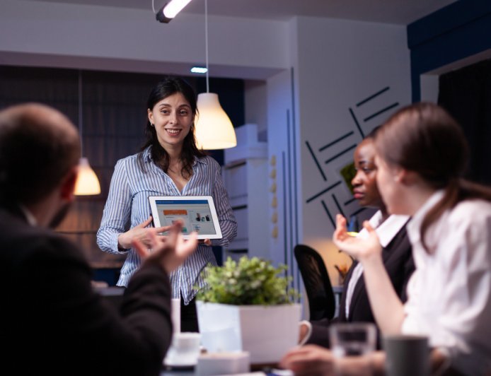 การสร้าง Elevator Pitch ที่น่าสนใจสำหรับผลิตภัณฑ์หรือบริการด้วย AI ChatGPT Prompts